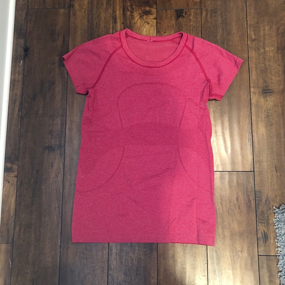 Lululemon Swiftly Tech Short Sleeve Size 8 Red